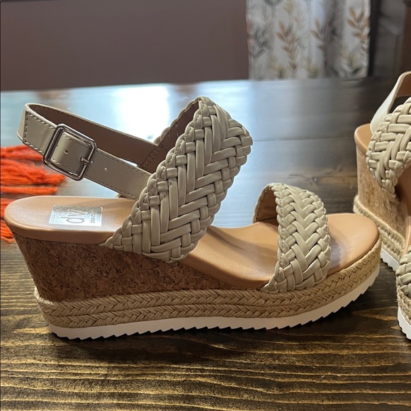 DV by Dolce Vita Women's Braided Tan Sandals - Picture 3 of 3